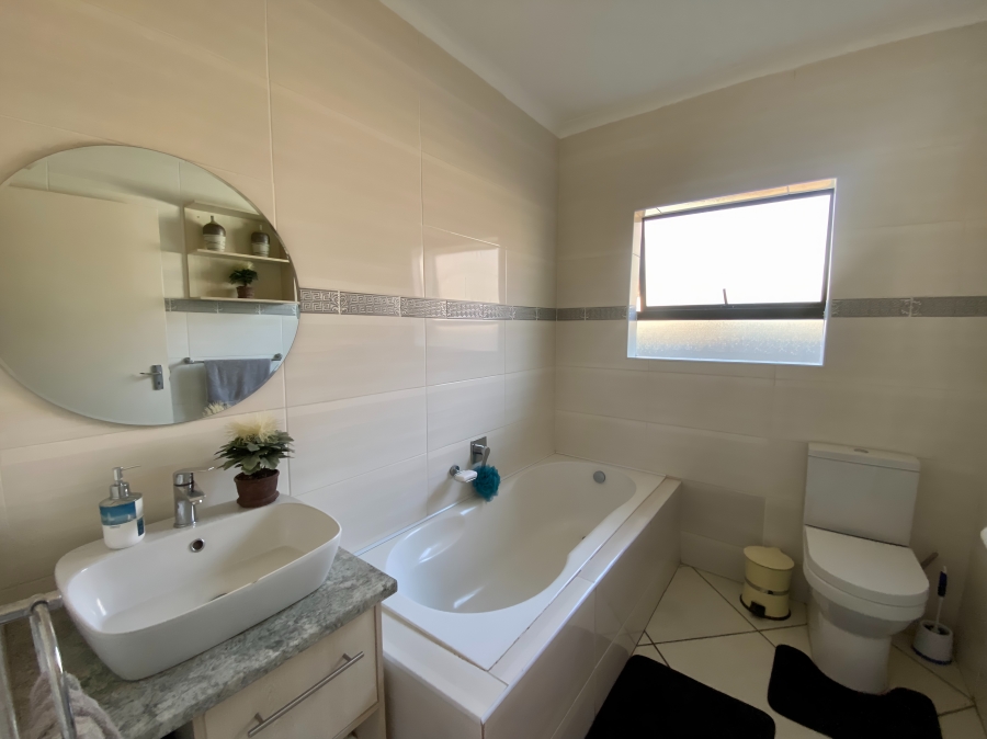 5 Bedroom Property for Sale in Heuwelsig North West